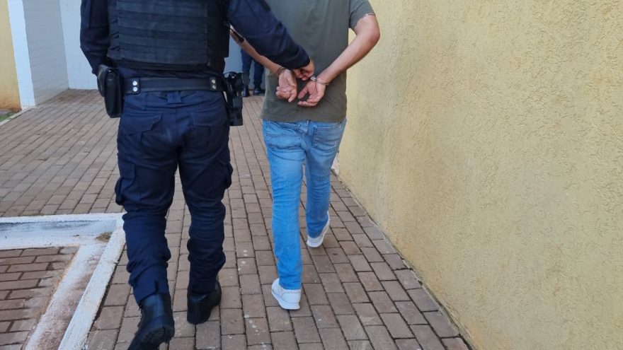 Homem de 37 anos é preso pela GM após entrar no apartamento da ex-companheira em Cascavel