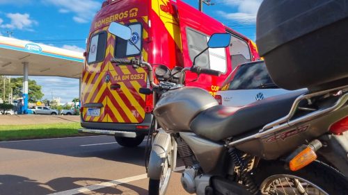 Motociclista fica ferida em acidente na Avenida Assunção