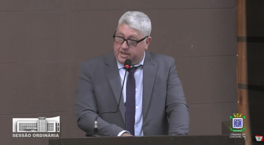 Vereador usa plenário para se desculpar: “Reconheço meu erro”