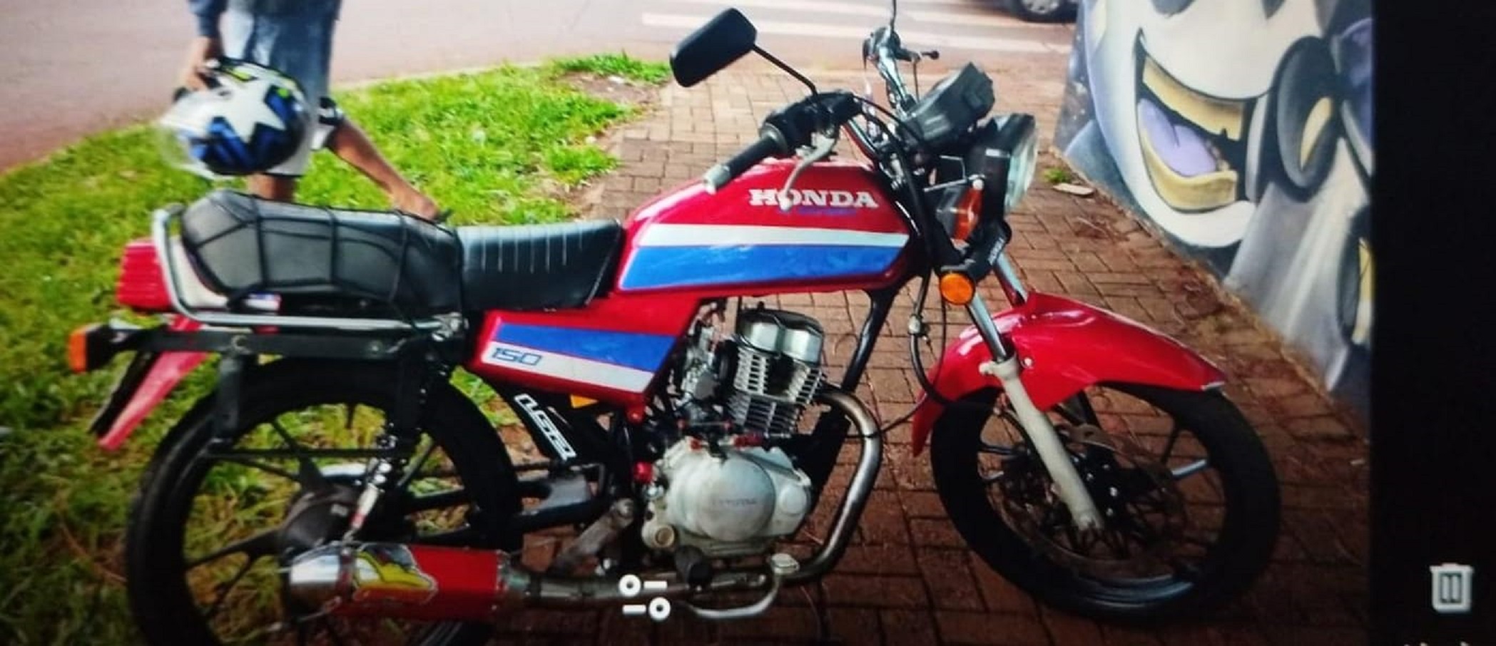Motocicleta é apreendida no bairro Interlagos após diversas infrações de trânsito Motocicleta é apreendida no bairro Interlagos após diversas infrações de trânsito