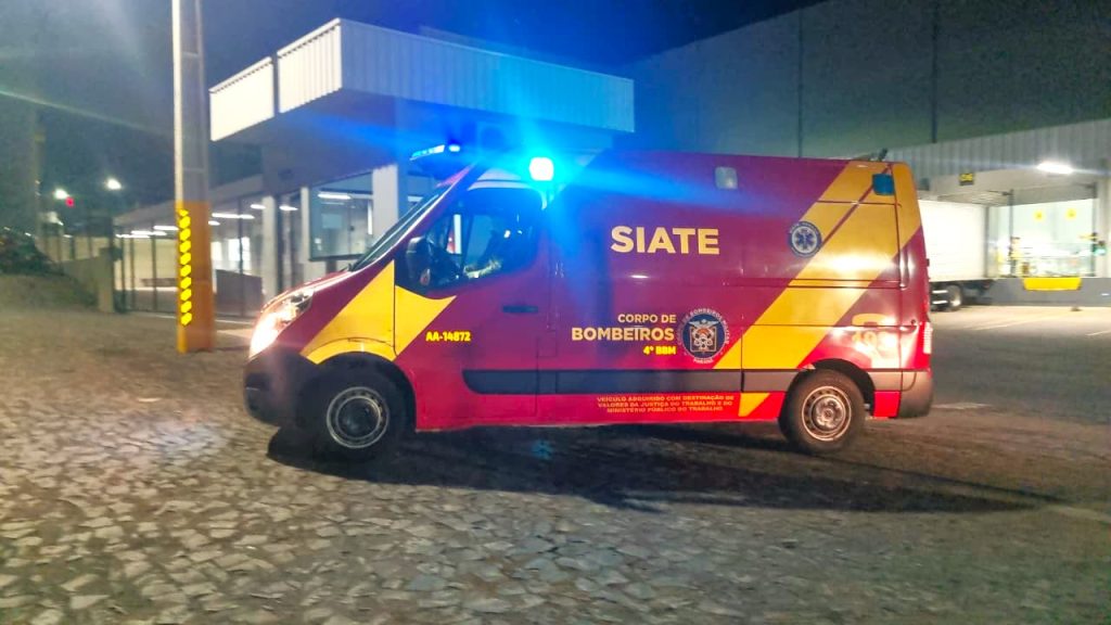 Trabalhador fica ferido após queda de plano elevado em empresa na BR-369