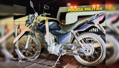 Imagem referente a Dupla é abordada sem capacete e com moto irregular no bairro Santa Felicidade