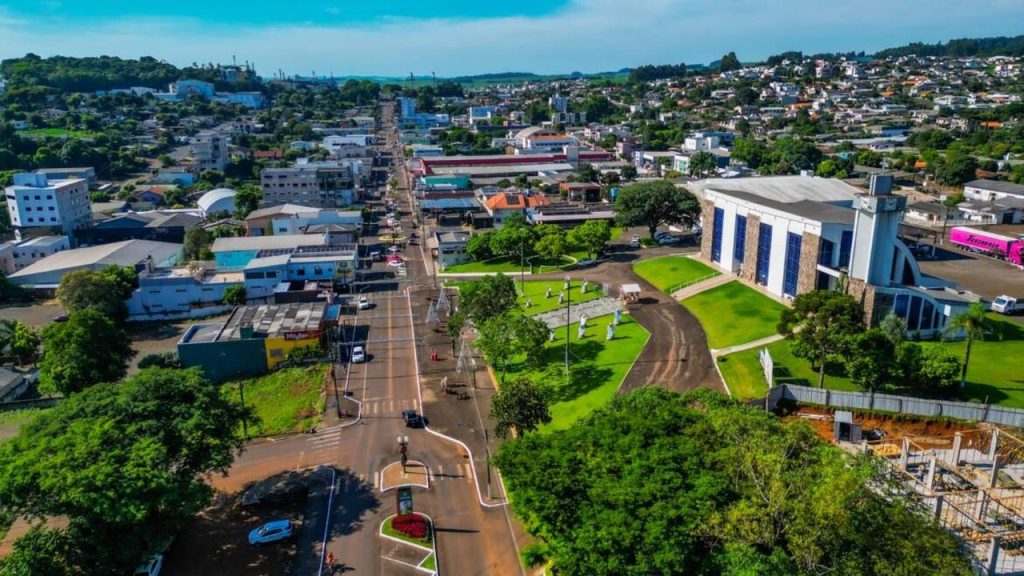 Caso de violência doméstica mobiliza PM após filho atacar mãe com facão