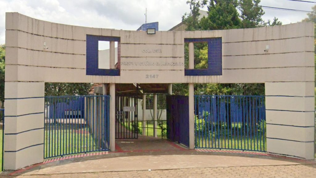 Aluno é flagrado tentando entrar em colégio portando uma faca