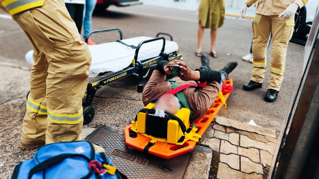 Motociclista sofre ferimentos no rosto em acidente no Centro