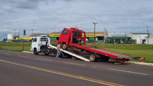 Guincho guincha guincho após problemas mecânicos no Trevo do Guarujá