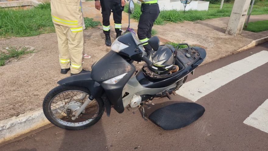 Idoso de moto é atingido por carro, sofre fratura e vários ferimentos no bairro Brasília