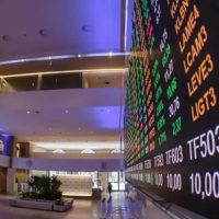 Imagem referente a Bolsa bate 18º recorde do ano e aproxima-se dos 200 mil pontos