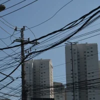 Imagem referente a Ferros-velhos que venderem fio de cobre sem comprovação serão fechados