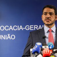 Imagem referente a Senador apresenta relatório favorável à indicação de Messias ao STF