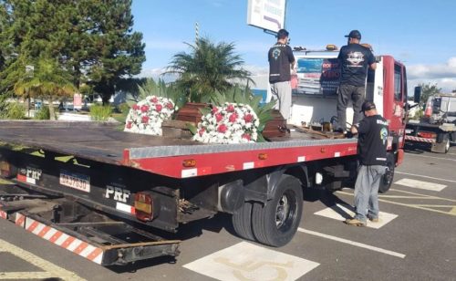 Guincheiro é morto pelo sobrinho e recebe despedida emocionante Imagem referente a Guincheiro é morto pelo sobrinho e recebe despedida emocionante