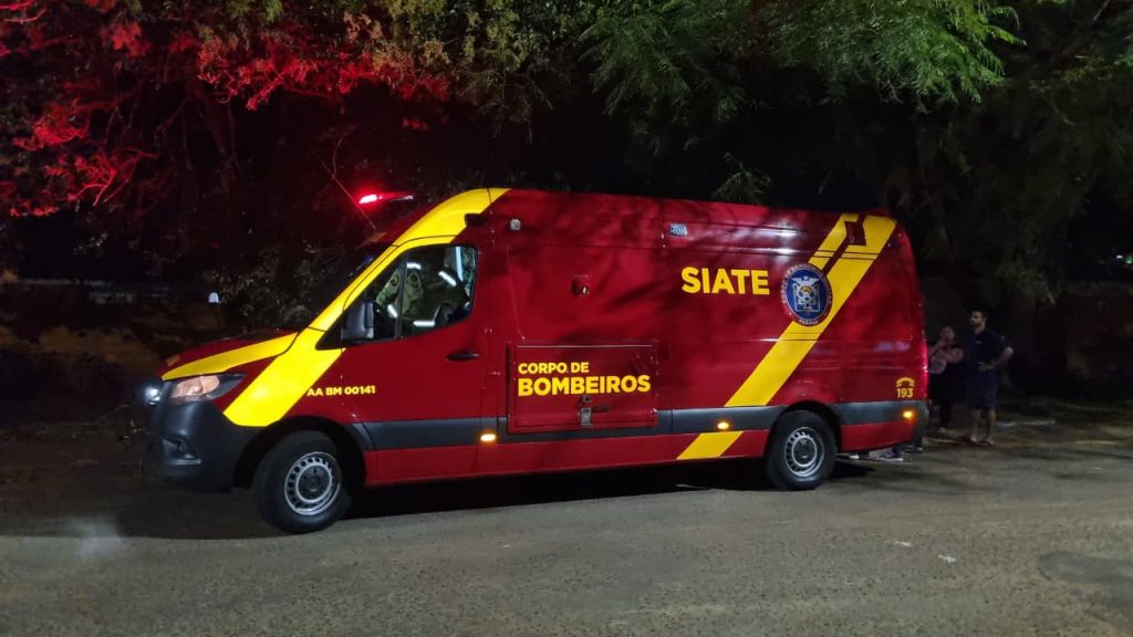 Idoso com bicicleta fica ferido após bater contra porta de carro no Bairro Morumbi