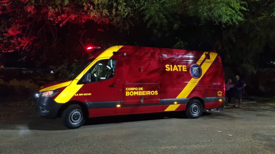 Idoso com bicicleta fica ferido após bater contra porta de carro no Bairro Morumbi