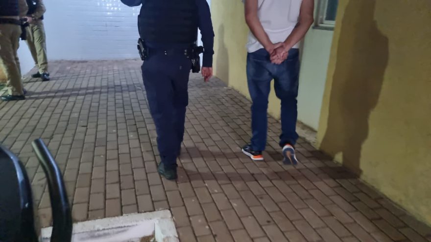 “Machão de cozinha” é detido por violência doméstica no Bairro Canadá