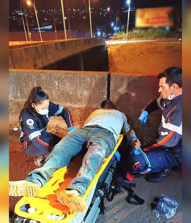 Imagem referente a Ação rápida da GCP impede tragédia durante a madrugada no viaduto da Rua Jacarezinho, em Cascavel