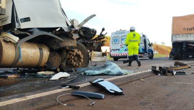 Imagem referente a Caminhão fica destruído após forte colisão na BR-163, em Cascavel
