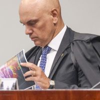 Imagem referente a Moraes abre ação contra Flávio Bolsonaro por suposta calúnia a Lula