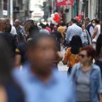 Imagem referente a Abono salarial começa a ser pago para nascidos em março e abril