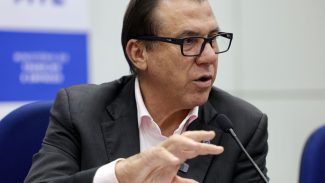 PECs da escala 6x1 não competem com proposta do governo, diz Marinho