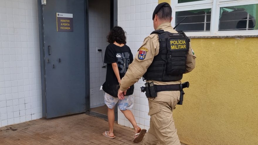 Ladra é presa após furtar celular de trabalhadora em marmitaria em Cascavel