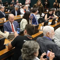 Imagem referente a Pedido de vista adia votação da PEC do fim da 6x1 na CCJ da Câmara