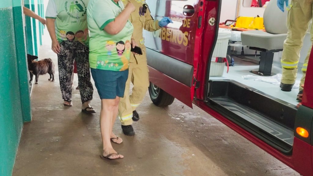Mulher sofre queda em evento no salão comunitário do Cascavel Velho