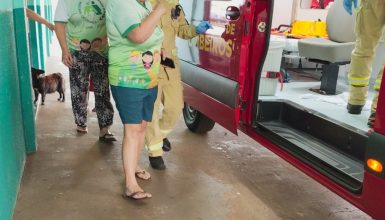 Imagem referente a Mulher sofre queda em evento no salão comunitário do Cascavel Velho