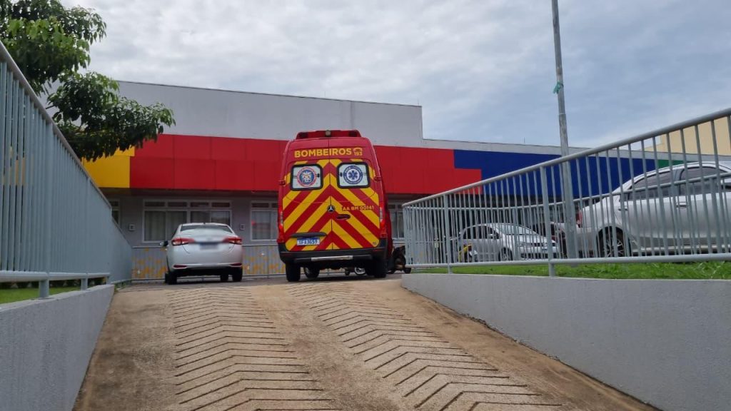 Menino é socorrido pelo Siate na Escola Gladis Maria Tibola