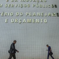 Imagem referente a Gasto com pessoal e benefícios fiscais terão limite a partir de 2027