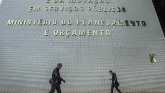 Gasto com pessoal e benefícios fiscais terão limite a partir de 2027