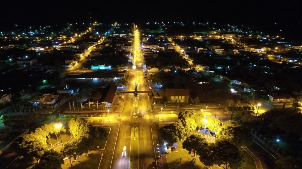 Homem chama a polícia e acaba preso após consulta de mandado de prisão
