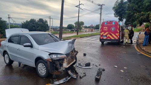 Forte colisão entre Corsa e Voyage mobiliza Bombeiros ao Bairro Floresta Forte colisão entre Corsa e Voyage mobiliza Bombeiros ao Bairro Floresta