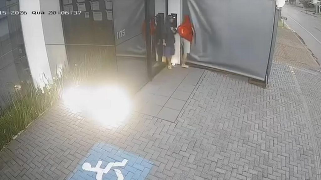 Ladrões invadem e deixam prejuízo em cafeteria no Centro