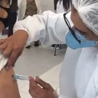 Imagem referente a Saúde envia 2,2 milhões de doses da vacina de covid-19 aos estados