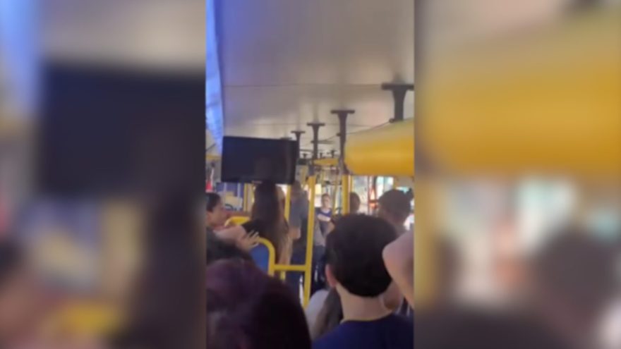 Vídeo mostra quebra-pau entre passageiros no transporte coletivo de Cascavel