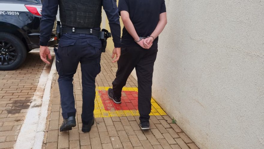 Homem agride companheira com tapa e acaba atrás das grades