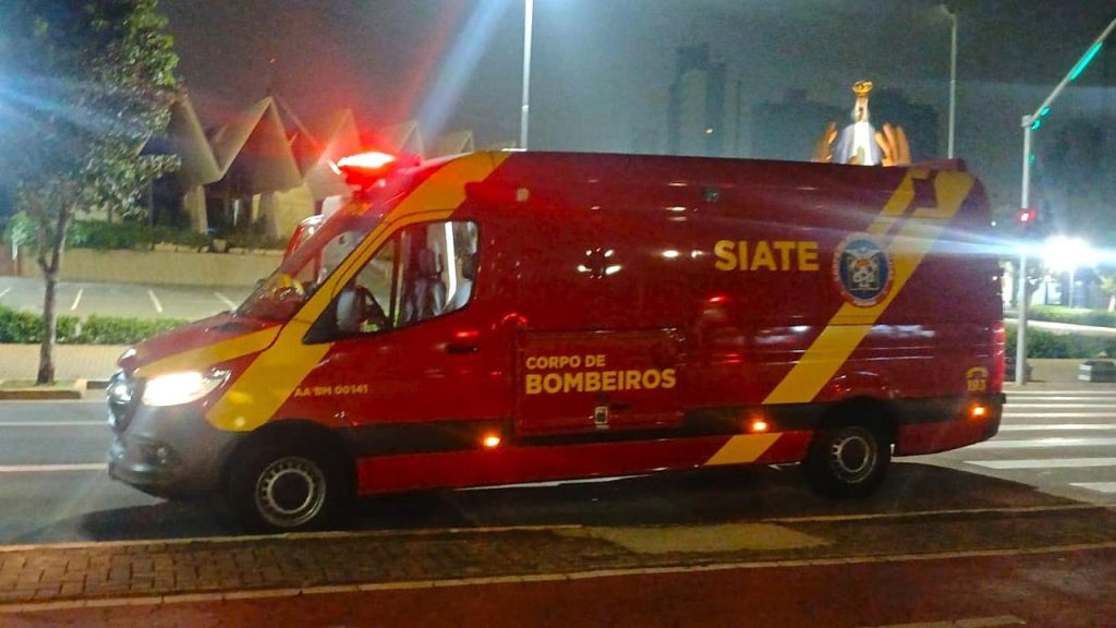 Homem em situação de rua fica ferido após agressão na região da Igreja Matriz no centro de Cascavel