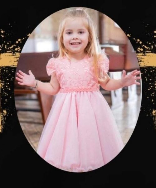 Imagem referente a Identificada menina de três anos que morreu após ser atingida por trave em colégio particular