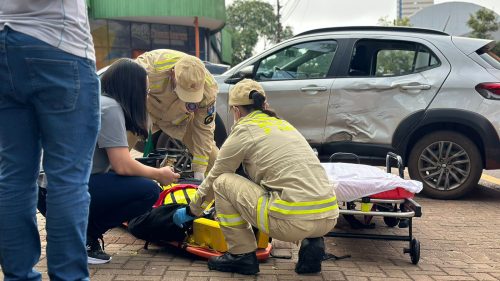 Motociclista fica ferido em acidente no bairro Coqueiral, em Cascavel Motociclista fica ferido em acidente no bairro Coqueiral, em Cascavel