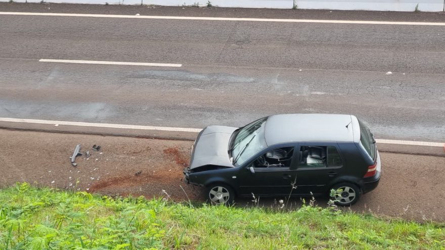 Mistério na BR-467: carro abandonado com vestígios de sangue permanece no mesmo local
