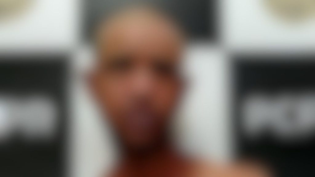 “Eu queria matar”: padrasto ataca enteado com faca e confessa à delegada