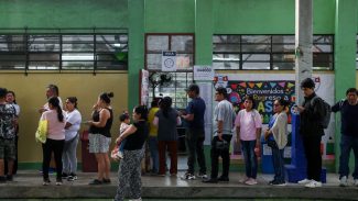 Peru: ultraconservador e esquerda disputam voto a voto para 2º turno