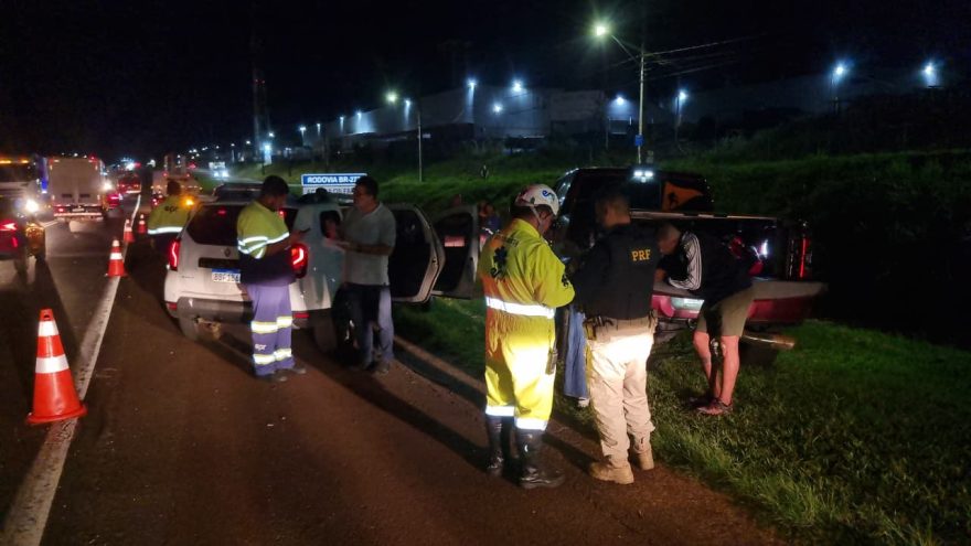 Dodge Ram provoca engavetamento na BR-277 em Cascavel