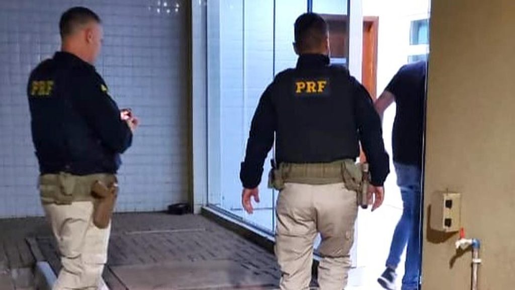 Motorista chega à Central de Flagrantes após acidente na BR-369 em Cascavel