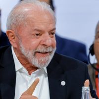 Imagem referente a Lula defende fim da 6x1 e diz que ganhos não podem valer só para ricos