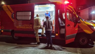 Imagem referente a Mulher e criança sofrem queda com veículo elétrico na Rua General Osório