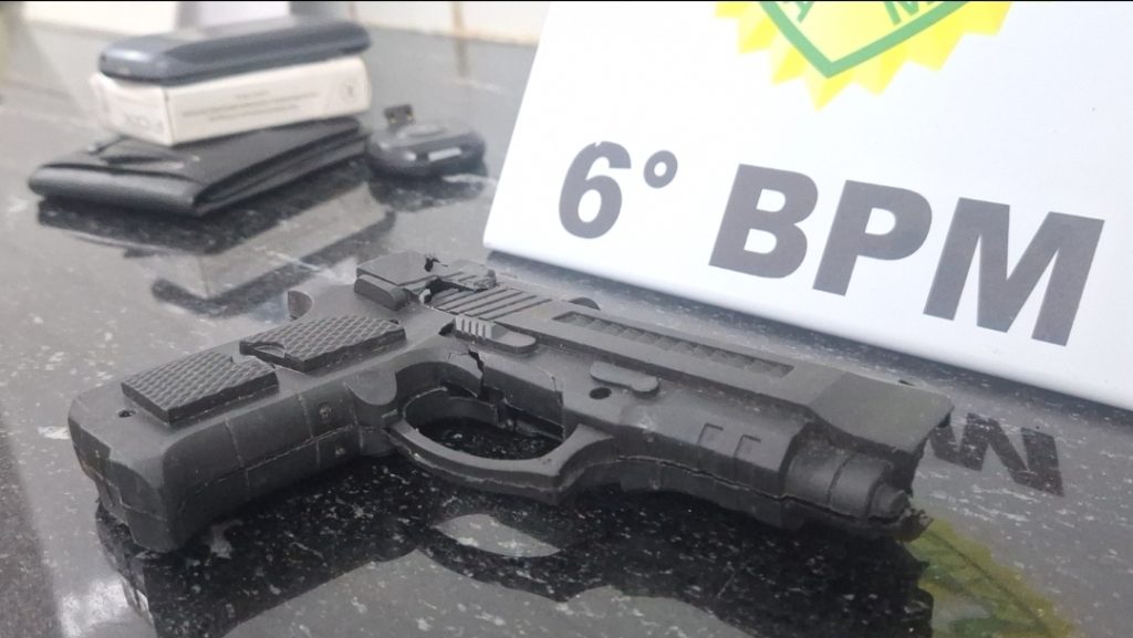 Dono de pizzaria reage a assalto e suspeito é preso pela PM em Cascavel