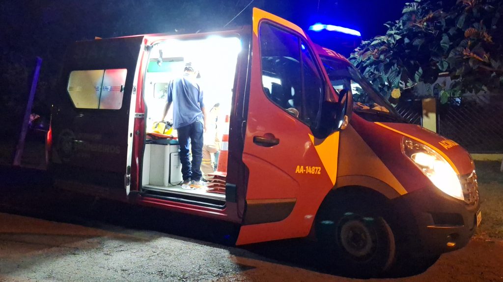 Mulher de 51 anos é encaminhada à UPA após queda dentro de residência