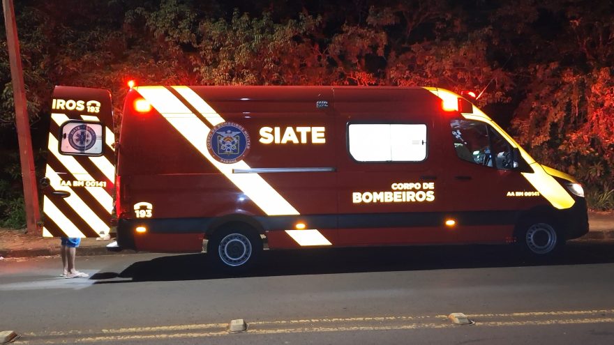 Adolescente fica ferido após queda de moto no Santa Felicidade