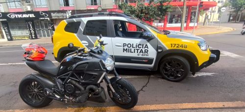 Motocicleta sem placa e com irregularidades é apreendida pela PM no Centro de Cascavel